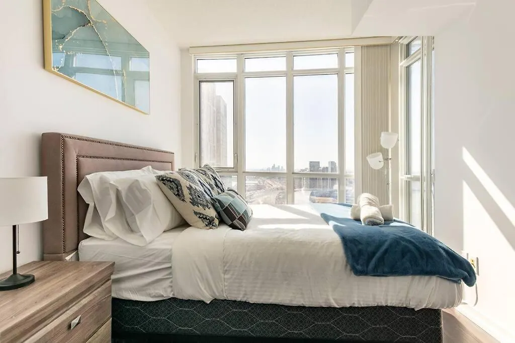 Luxury Downtown Lakeview & City View Condo Toronto