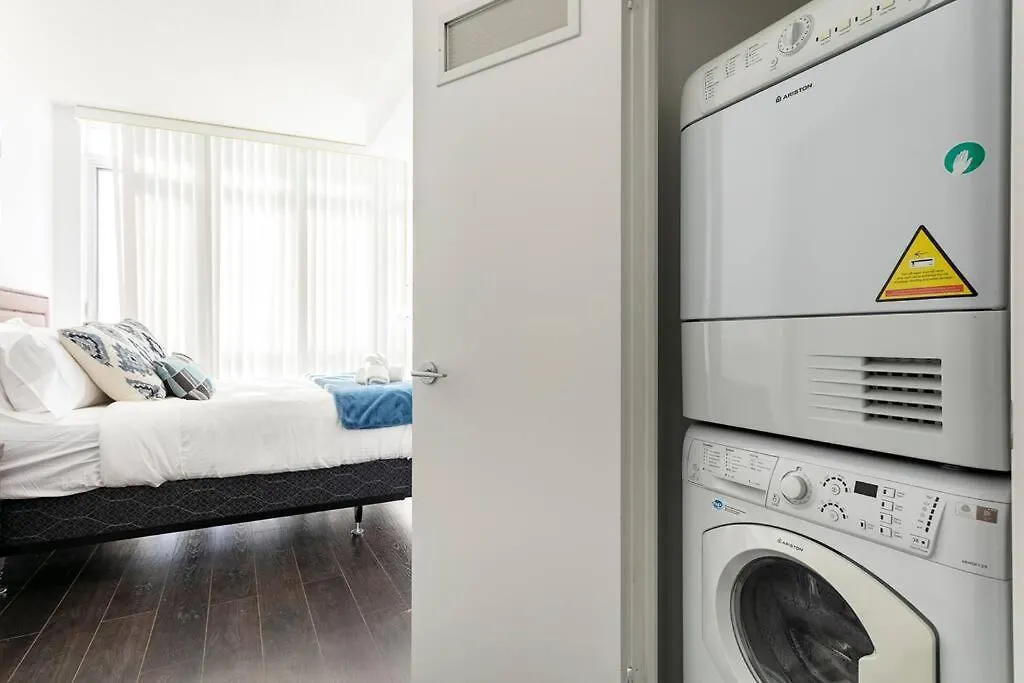 Luxury Downtown Lakeview & City View Condo Toronto Apartment