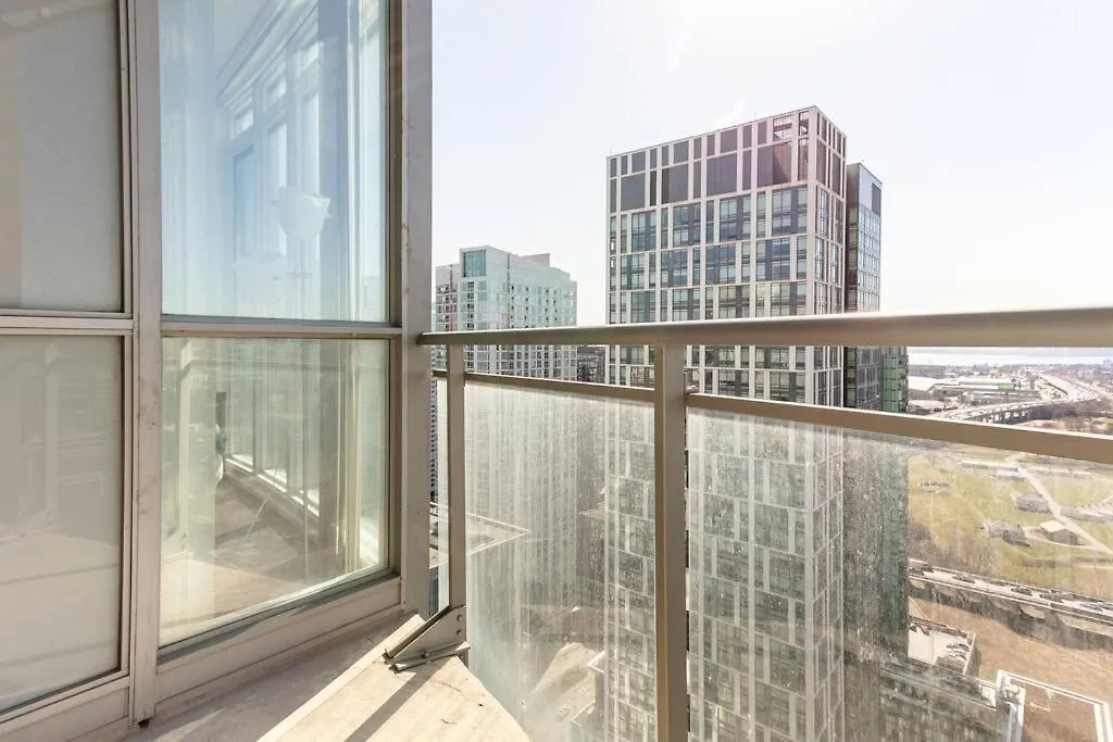 Luxury Downtown Lakeview & City View Condo Toronto Apartment