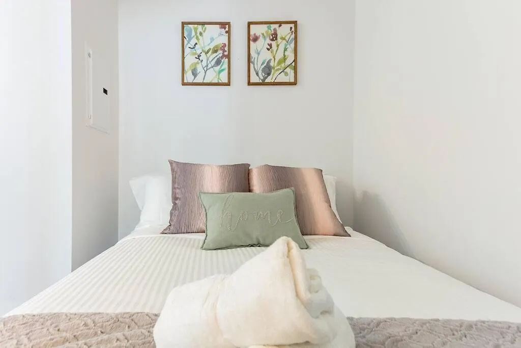 Apartment Luxury Downtown Lakeview & City View Condo Toronto