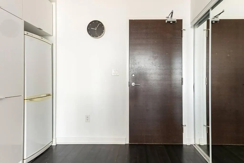 Apartment Luxury Downtown Lakeview & City View Condo Toronto