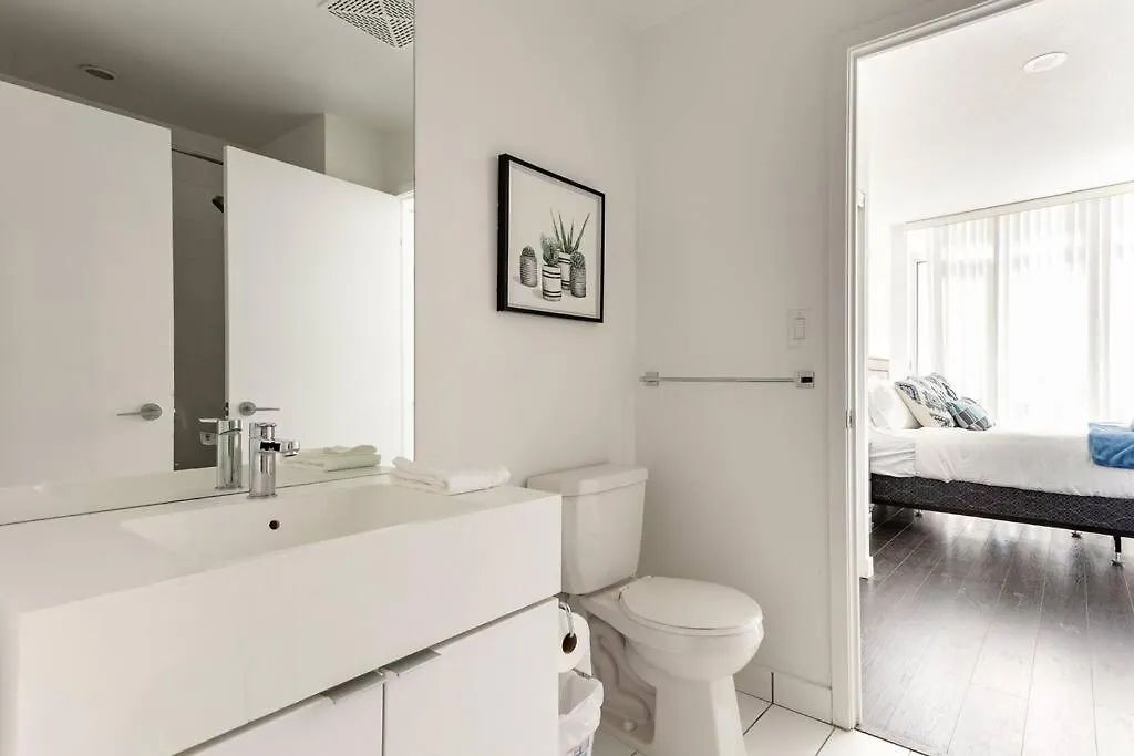 Apartment Luxury Downtown Lakeview & City View Condo Toronto